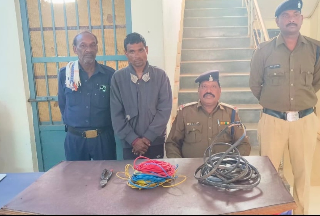 पकरिया के फार्म हाउस में हुई हत्या के आरोपी पकड़ाए, चोरी करने घुसे थे, पकड़े गए तो खेत मालिक को मार डाला