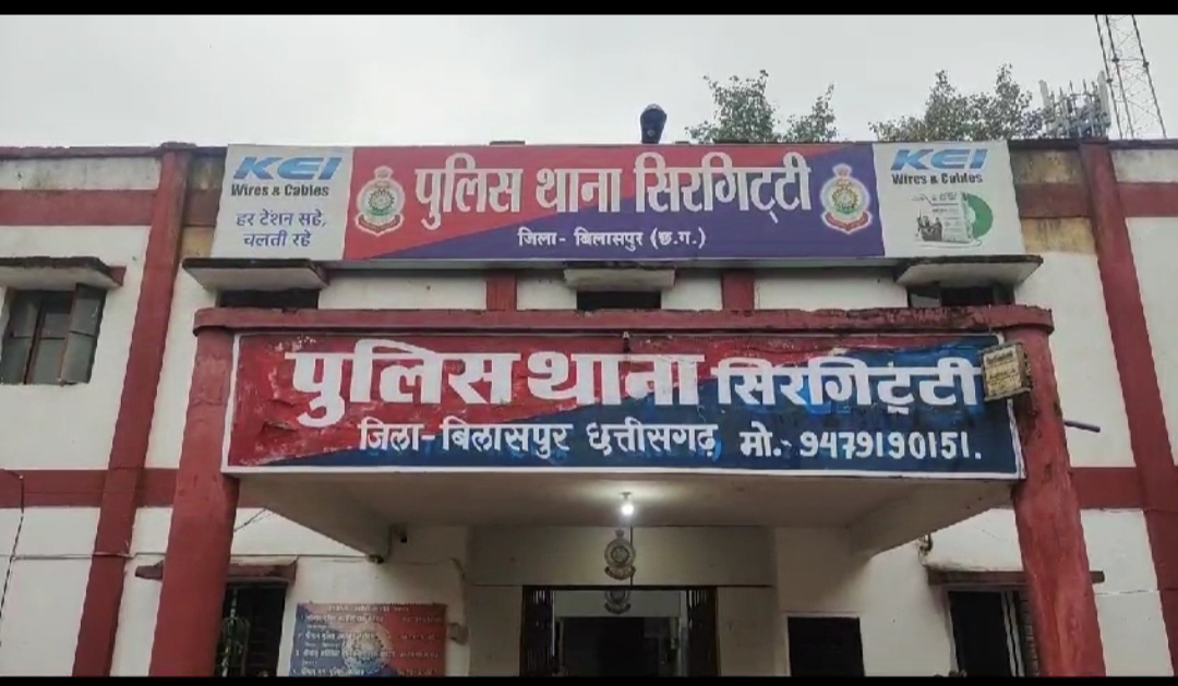 मोबाइल शॉप संचालक को झांसा दे दिनदहाड़े दुकान से 2 मोबाइल सेट चोरी कर बाग निकली युवतियां, पूरी करतूत CCTV मे हुई कैद… फिर भी पुलिस नही कर रही कार्रवाई