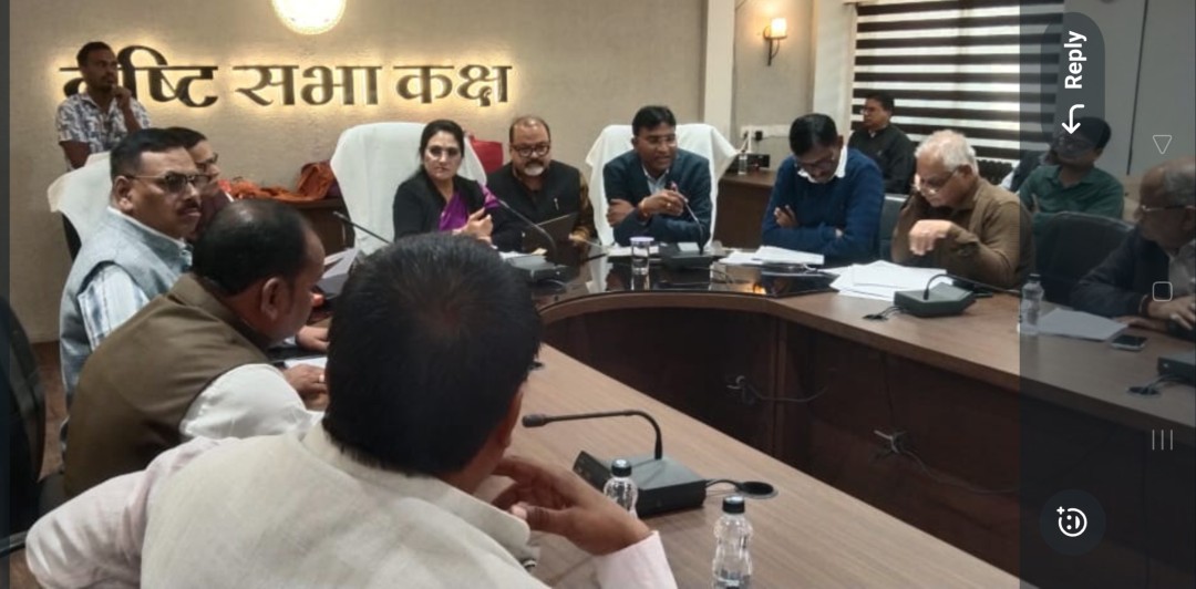 ठेकेदारी में अनुभव के दांव से फिर बवाल, अपने ही एमआईसी सदस्यों का विरोध झेलना पड़ा मेयर को, सीई और जोन कमिश्नर की खिंचाई, सभापति ने विजय को बताया प्रोटोकॉल जमकर मची रही चिल्ला चोट…